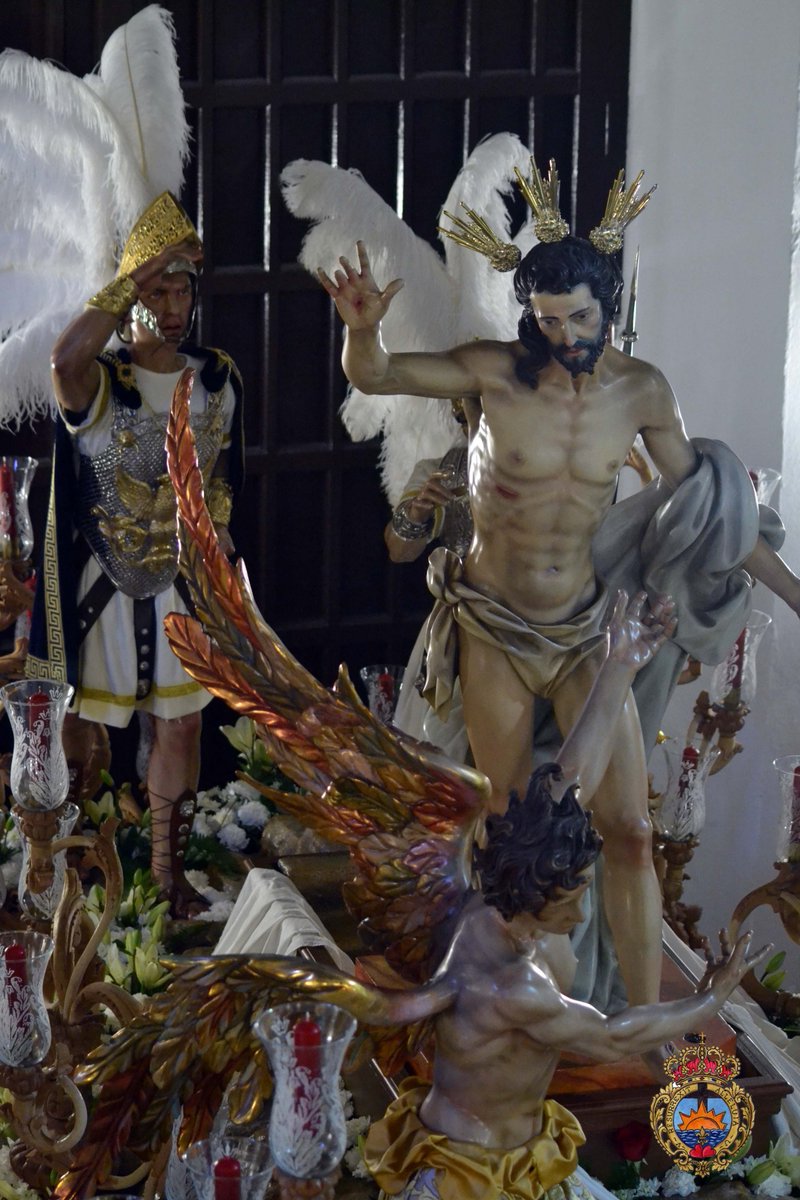 Paso del Señor de la Resurrección exornado para su salida procesional.