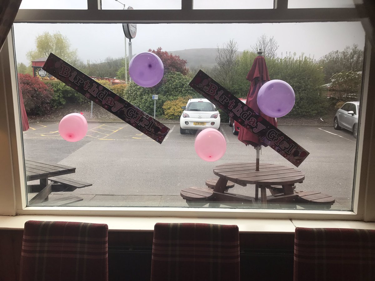 Setting up for a special birthday before the guests arrive ☺️ <a href="/WeAreSUGM/">WeAreSUGM</a> <a href="/MarkCash15/">Mark Cash</a> <a href="/mikebrayley1/">Mike Brayley</a> <a href="/amylou8725/">Amy</a>