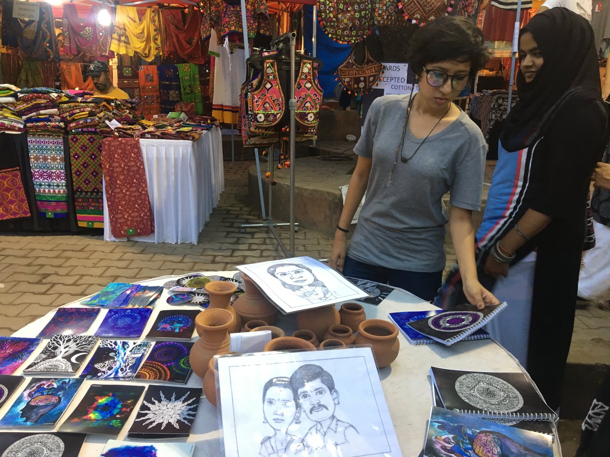 NewsNetIIJNM's tweet photo. Artists from all over India showcasing their indigenous art which lures people towards them.
#ArtCraftFestival https://t.co/XJoLe4ey7b