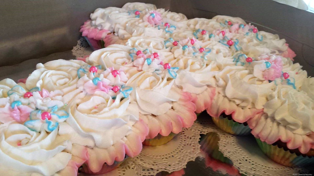 thebakeryfairy's tweet photo. #happyeaster #Easter2017 #Easter https://t.co/cCALcqNHWL #thebakeryfairy #buttercream #cupcake #cupcakes #cupcakecrosscake #cake #crosscake https://t.co/oiYk6LTDjc
