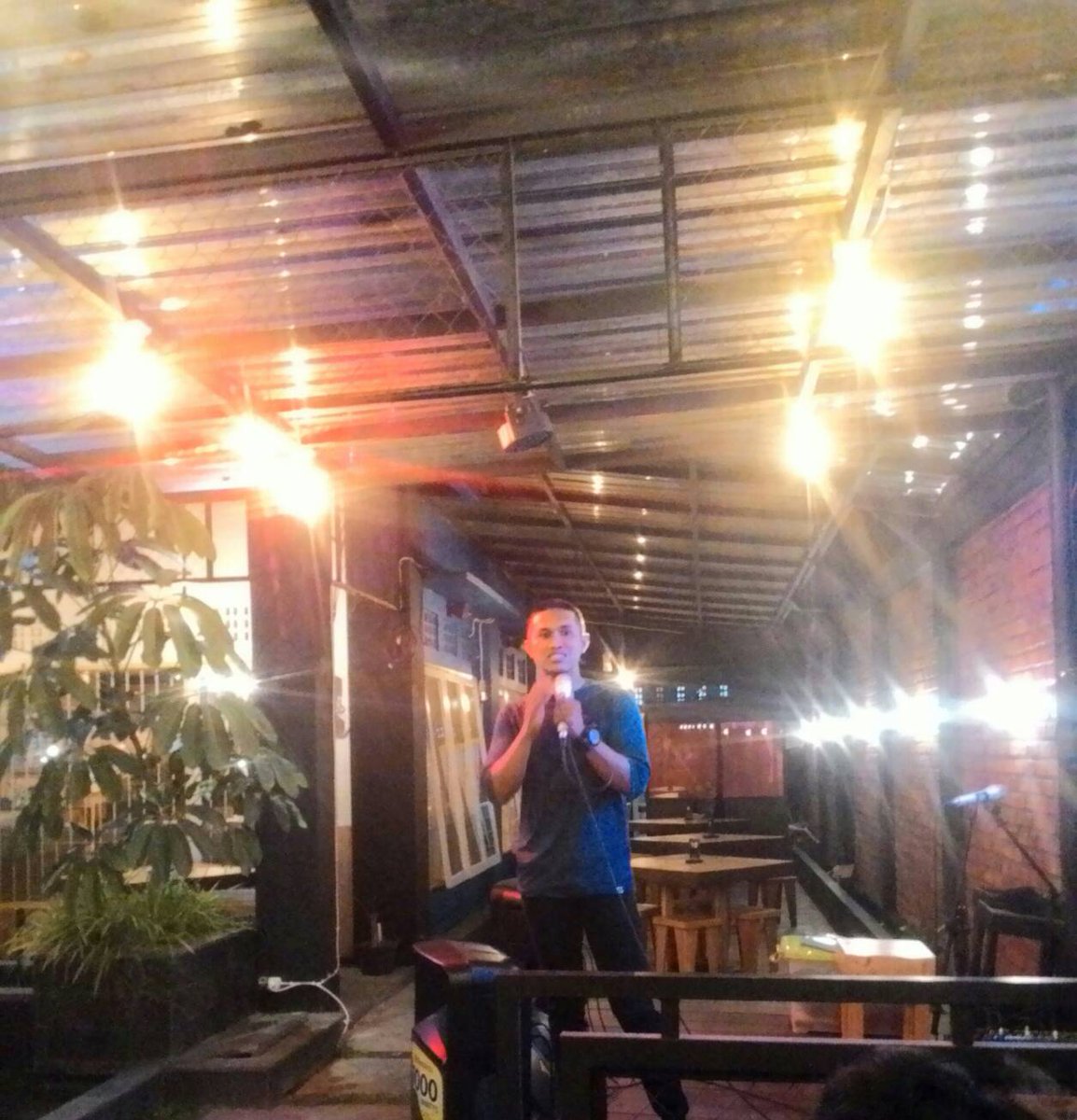 Ada andi yg coba openmic mlm ini