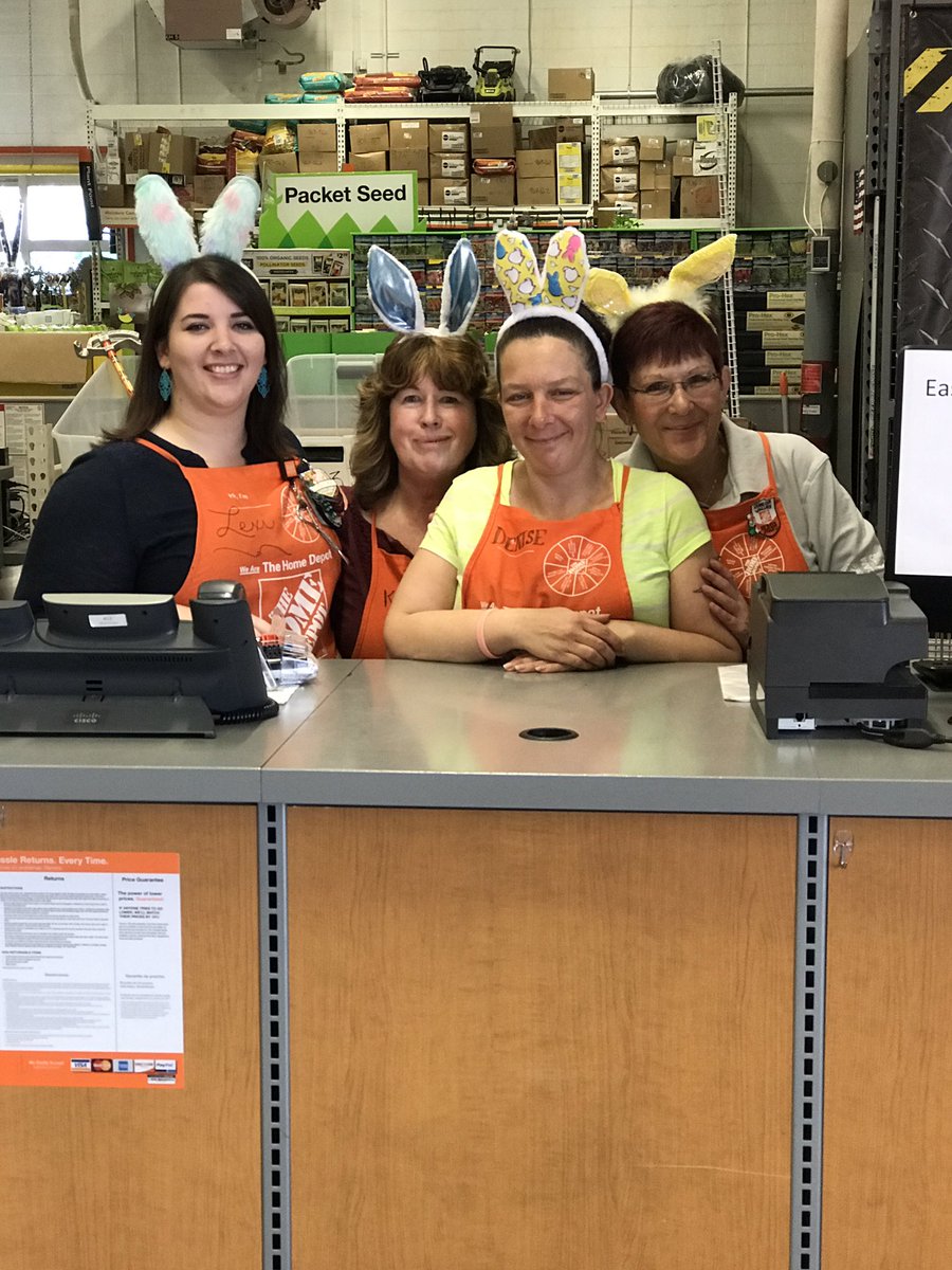 Ears are perked at 2567 service desk to listen to all our customers… #MA2017APR16 <a href="/TonyMazzola1/">Tony Mazzola</a> <a href="/stephgrodsky/">Stephanie Grodsky</a> #HappyEaster <a href="/b163dedd5c28487/">Julie Ebersole</a>
