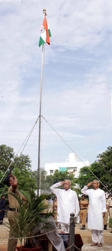 Abhishek_Mshra's tweet photo. @Ram_Guha In a pic you are not the person who saluted National flag. https://t.co/nbuFVrjX2x
