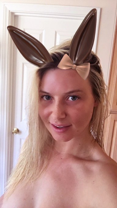 Getting ready for Easter Sunday with the family 💒 https://t.co/JJGZIGzHSw