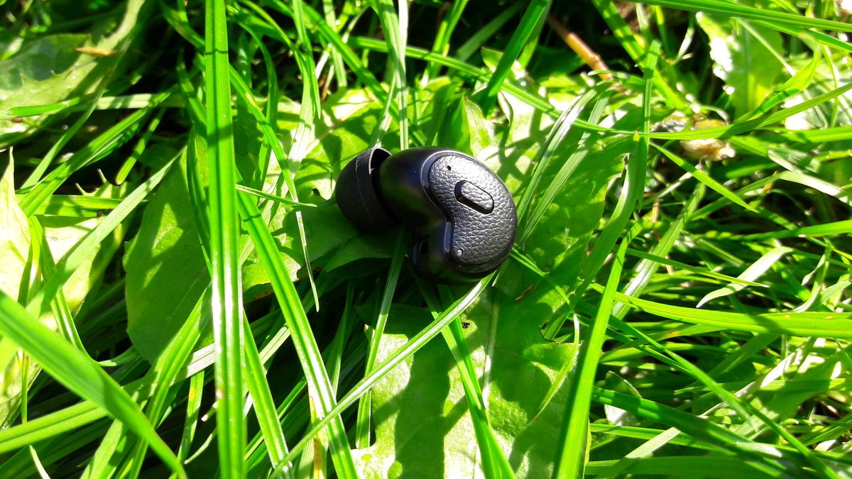 Avantree's tweet image. Discreetly listen to music, Audio-books or sporting events in the office, meeting, or  gym with #Apico #miniheadset: goo.gl/5CvVft