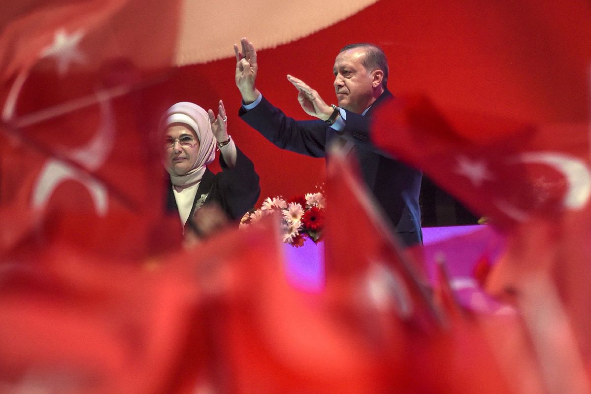 Polls are now closed in Turkey's referendum over whether to give President Erdogan more power bloom.bg/2pmfWS5