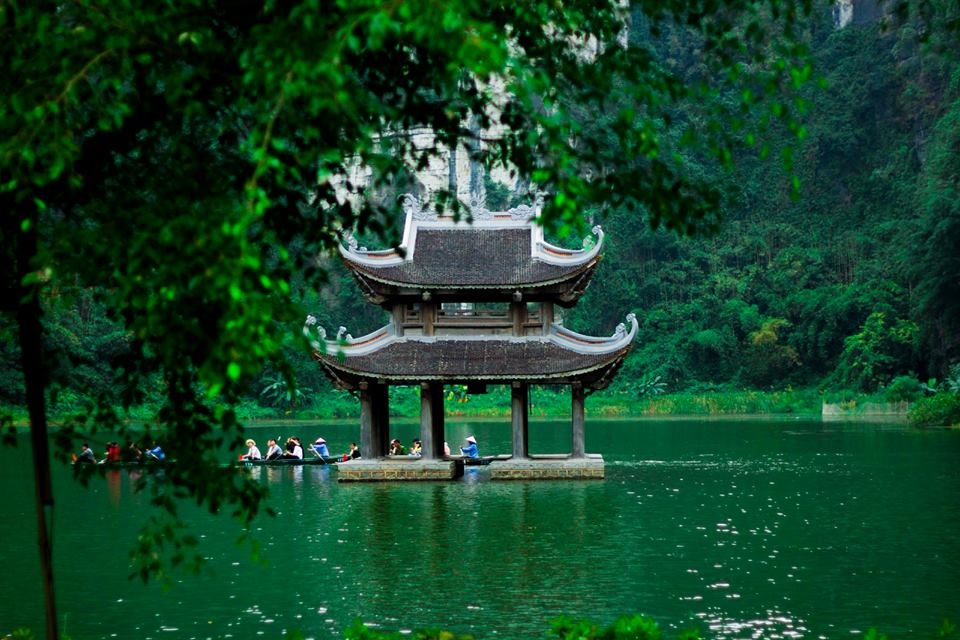 HandspanTravel's tweet photo. #ninhbinh #trangan #vietnamtravel  #explorevietnam #asiatrip #vietnamcharm
--> more and more: https://t.co/3Di0GYJ2Vs https://t.co/O7rz1O555W