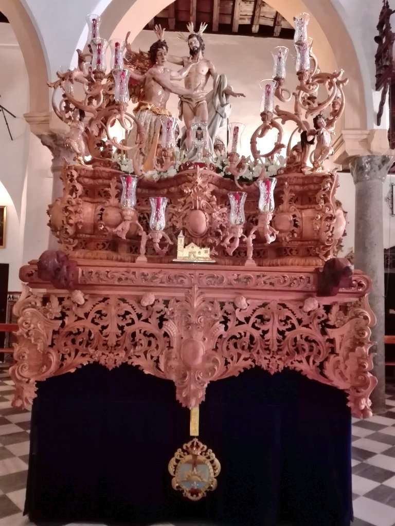 Yo soy la Resurrección y la vida; el que cree en mí, aunque esté muerto, vivirá.Y todo aquel que vive y cree en mí, no morirá eternamente.