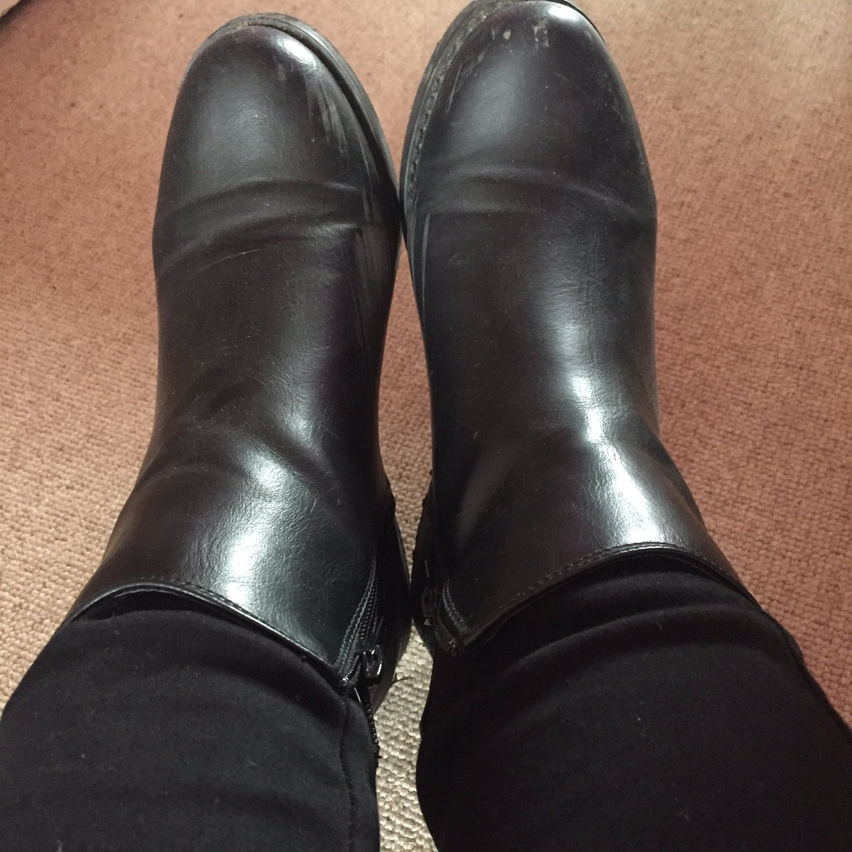 mprincesshannah's tweet photo. Used, well worn boots for sale. Payment to be made by Amazon GC. Highest offer accepted. #findom #footfetish #paypig #rinser #findomme https://t.co/8PAUodDgNT