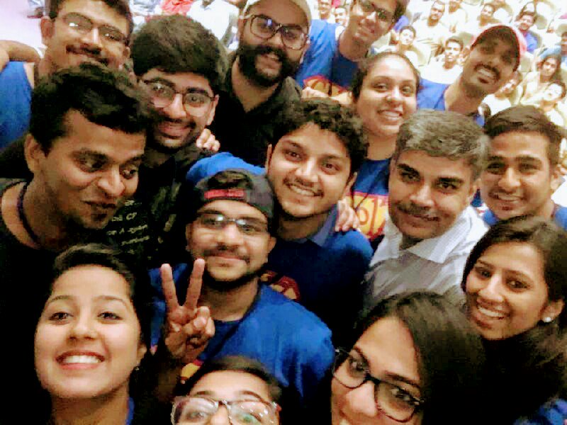 ISBedu's tweet photo. Class of 2017 posing with Deputy Dean Dishan Kamdar after his welcome address at the Mohali campus. Class of 2018 is seen in the background. https://t.co/bkATEVGshz