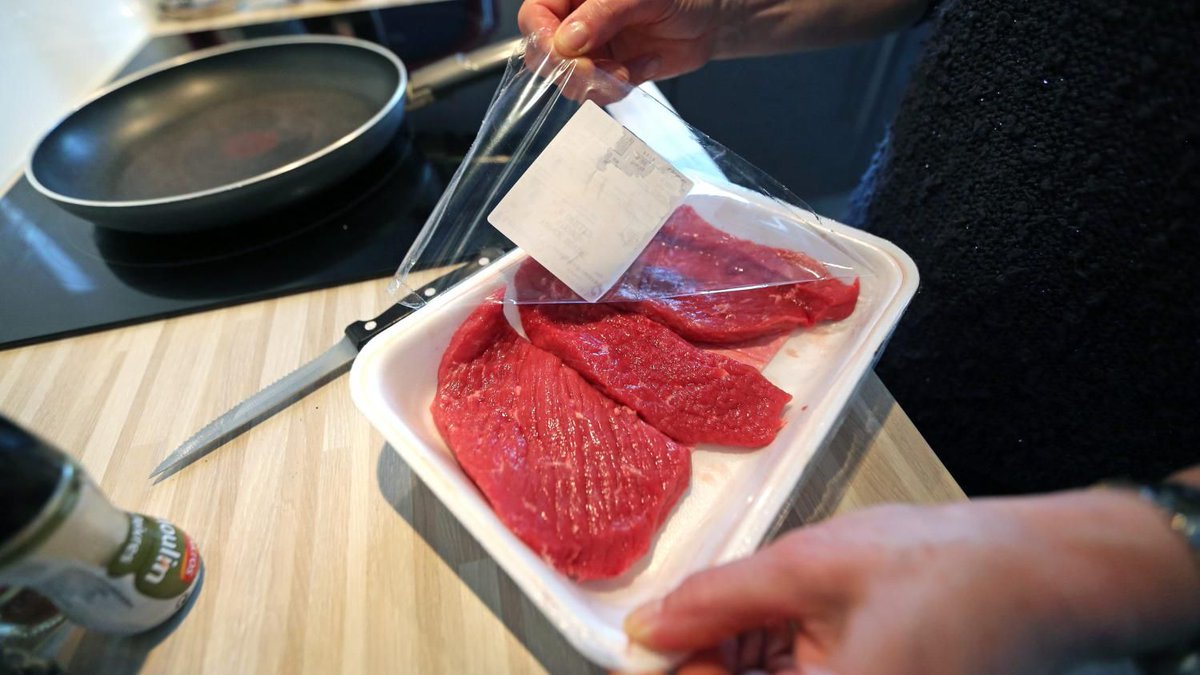 Le_gouteur's tweet photo. #alimentation : "Il ne faut pas arrêter d'un coup de manger de la viande" pour la nutritionniste Chantal Julia https://t.co/4eJxczOdwF https://t.co/E6NVWgyRwz