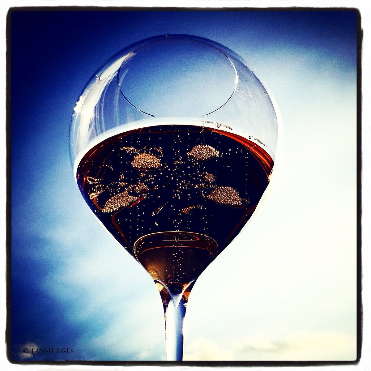 #grandschampagnes is secret &amp; mystery. That is why glass is essential <a href="/LehmannGlass/">LEHMANN GLASS</a> #Jamesse Collection #reims
facebook.com/Grands-Champag…