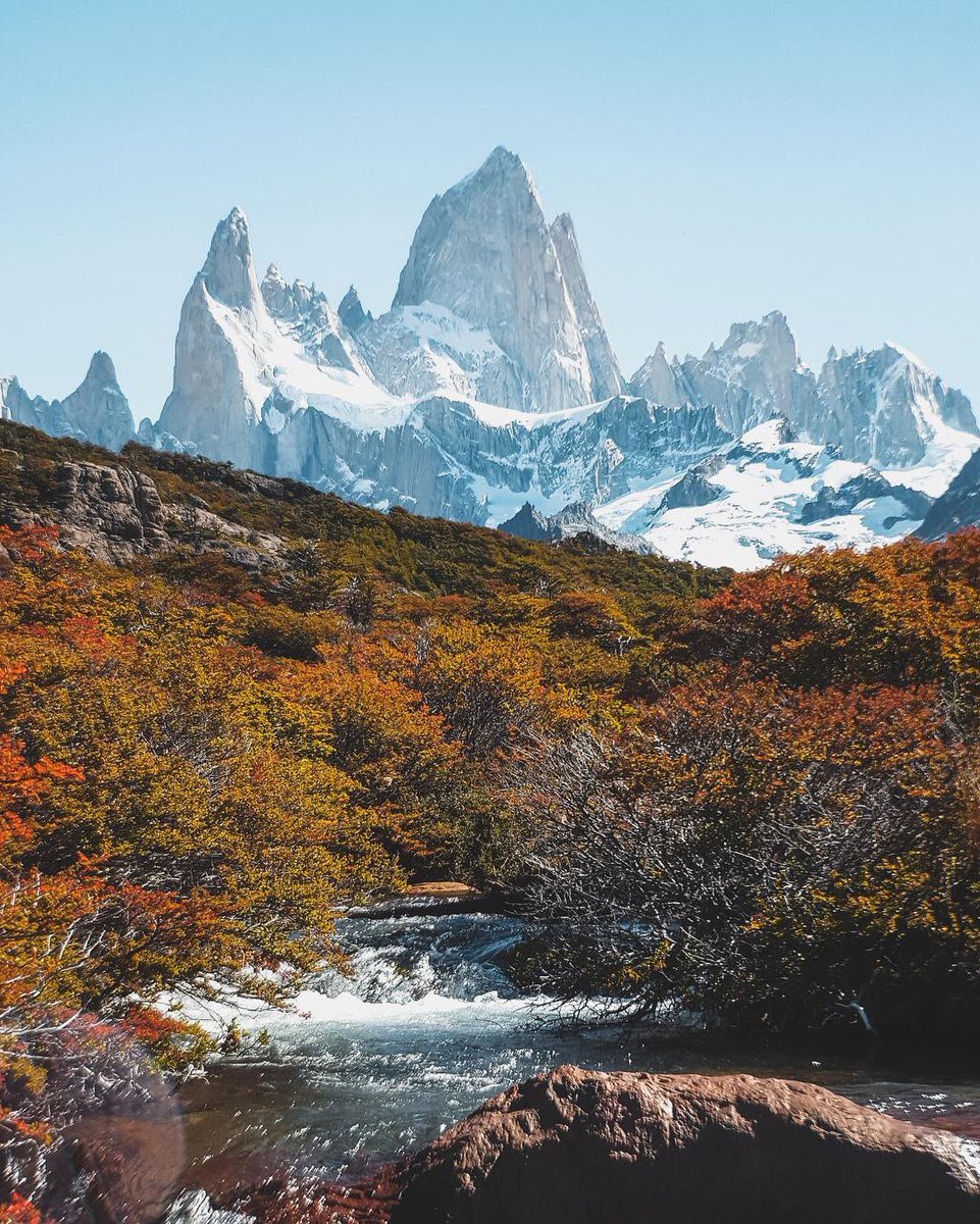 BlackEyeLens's tweet photo. The Mount Fitz Roy towering an impressive 3,359 meters into the sky at the border of Argentina &amp; Chile. Shot with Tele 3X. #Blackeyelens https://t.co/Wo3qxf3RX5