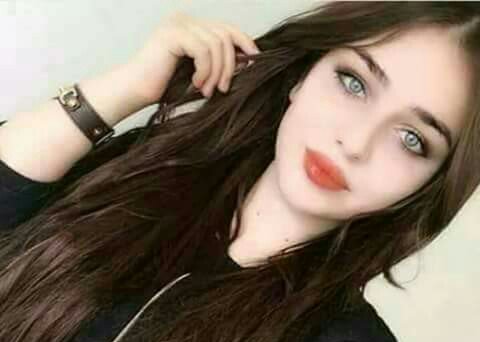 شامخه 
مع شويه
 ركاده وَثـقل
في مفاهيم 
البشر صارت غرور 
أحمد الله 
 كثير كامله
 وَكلي عقل
واثقـه في 
خطوتي وَشيخه حضور 
#كبرياء_انثئ
