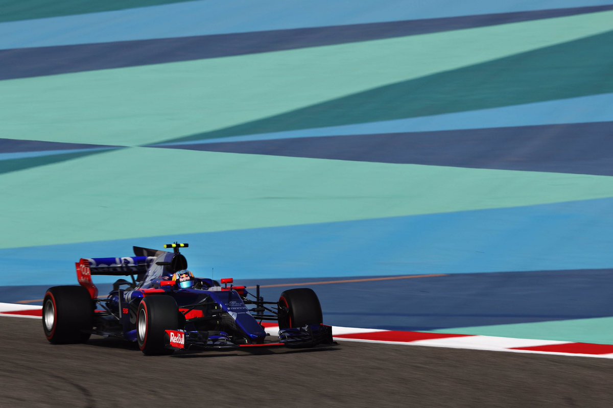 #BahrainGP Lap 4/57

Good start for <a href="/Carlossainz55/">Carlos Sainz</a>, now on P11. <a href="/kvyatofficial/">Daniil Kvyat</a> lost 7 positions and is currently P18.

#GOTOROROSSO