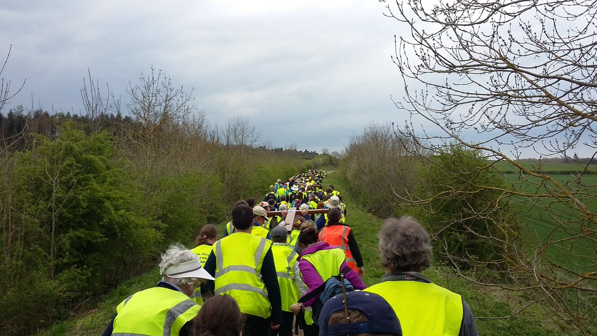 northernpilgrim's tweet photo. #studentcross2017 on the Holy Mile in #Walsingham @catholicEW @c_of_e @MethodistGB @urcmedia @CTBI @Pontifex https://t.co/bVYgHLehAf