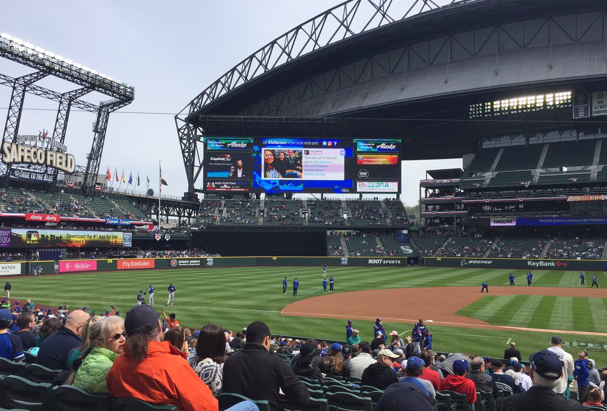 courty_johnson's tweet photo. Happy Easter from Safeco Field! #GoMariners https://t.co/bFdiv5On5T