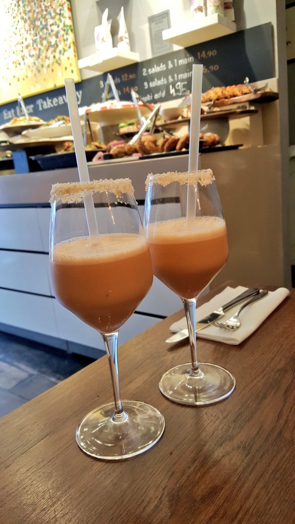 Anita Polo tweet media