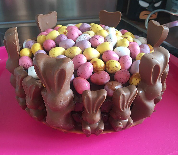 MNGriffin18's tweet photo. Had fun making this today apart from the washing up! π°π #Easter #EasterCake #Malteaster #MiniEggs https://t.co/n8VH11H89i