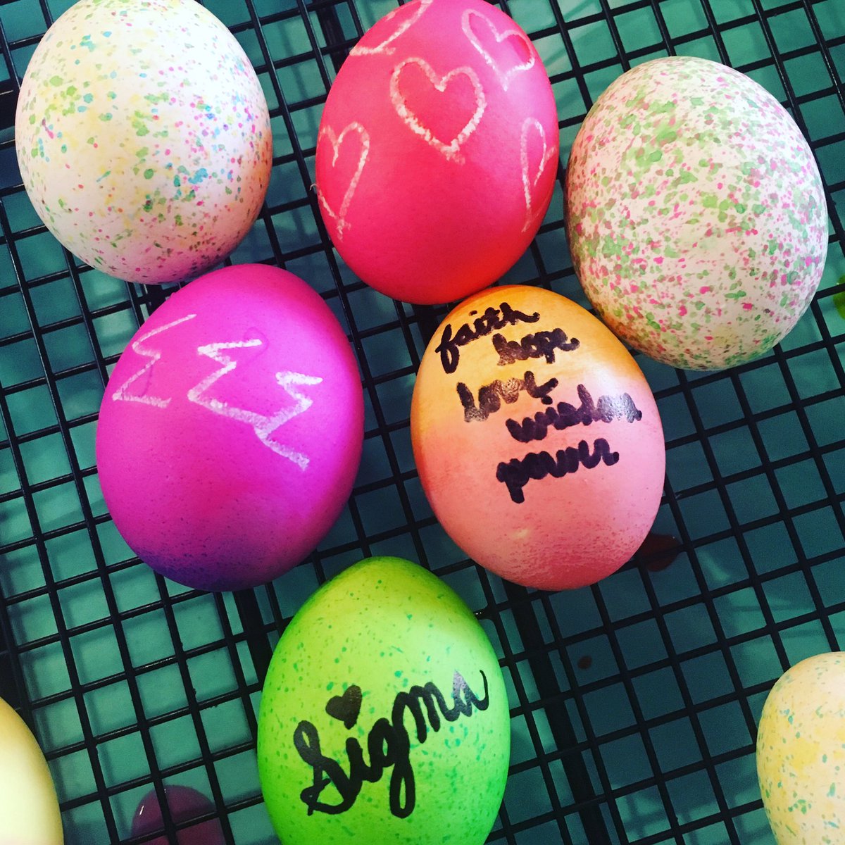 trisigma_EP's tweet image. Wishing everyone a Happy Easter this beautiful Sunday 🥚☀️