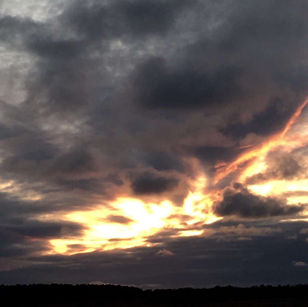 #sunset over Dunbar, #Scotland, tonight - absolutely stunning! <a href="/StormHour/">#StormHour</a> #clouds #weather