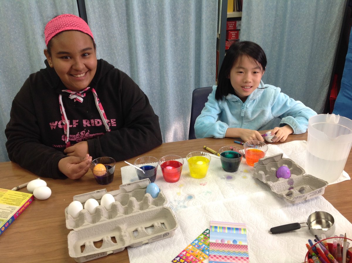 MHoffmanPLS's tweet photo. Celebrating spring this week with egg dying, an egg hunt, and a birthday girl. @GrainwoodPLS #Grainwood https://t.co/wgdaWmgWvs