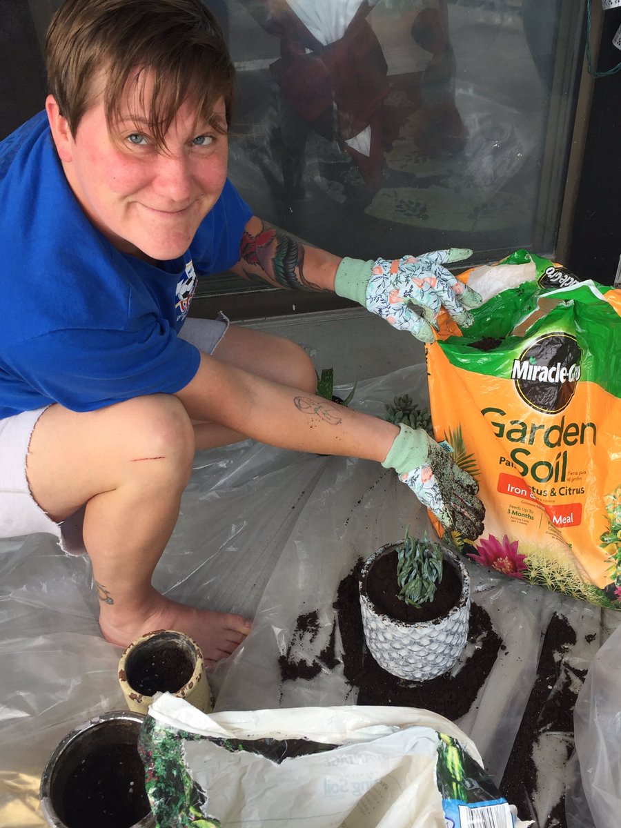 ChristinaTHD's tweet photo. Happy Easter Everyone 🐣🌺🌿
Spent the morning planting succulents from #TheHomeDepot https://t.co/PTG13x7a6J