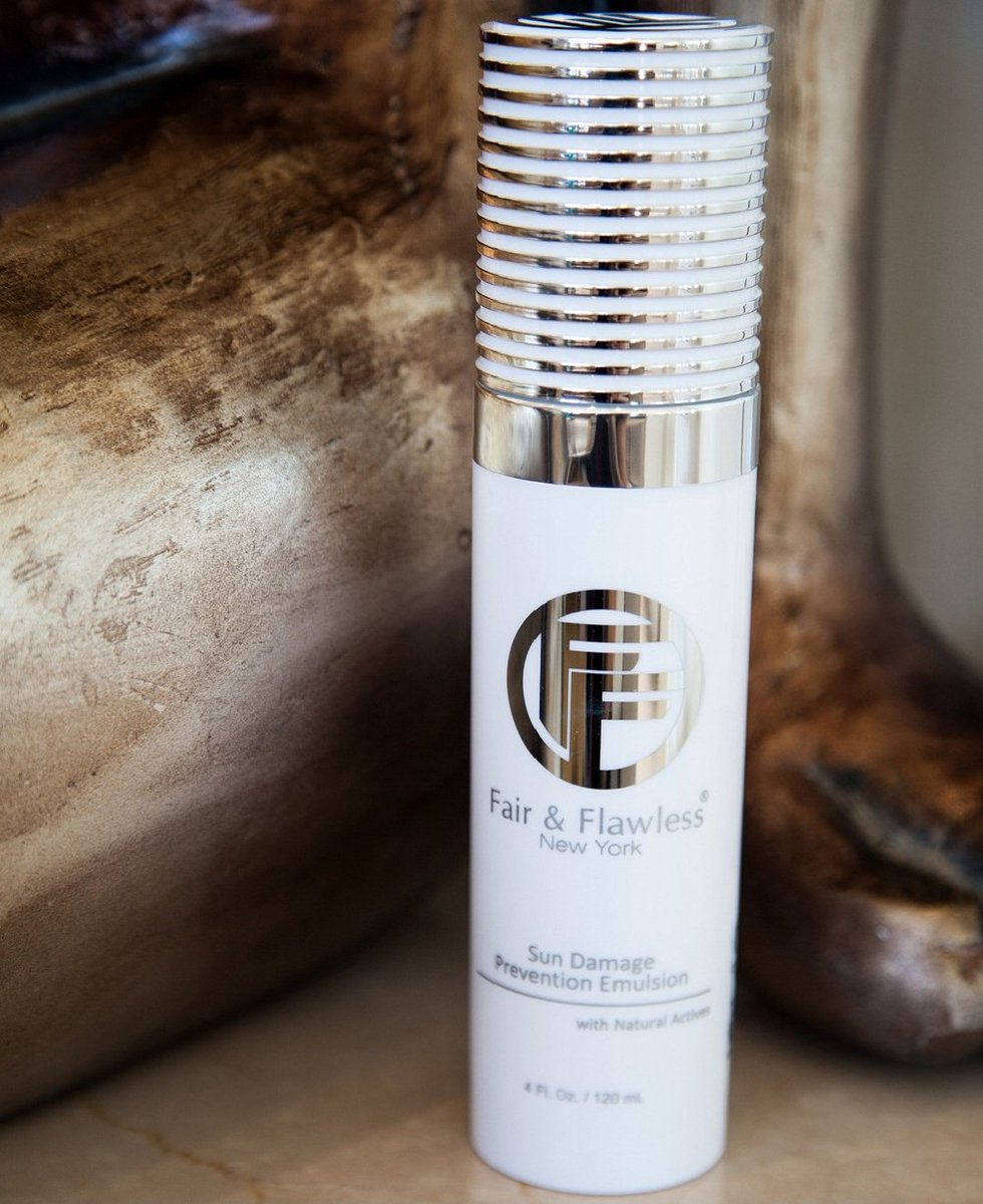 Skintrium's tweet image. "I live in a hot climate so protecting my skin ... " [Read More]
Natalie
Miami, Florida 
#Facial #SpotlightSunday
skintrium.com/Skin-Brighteni…