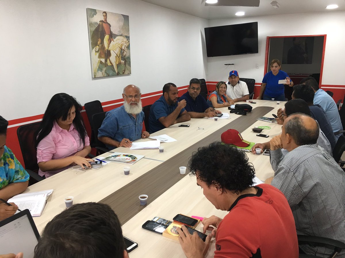 gladysbarreto_'s tweet photo. #Hoy en reunión de trabajo,con Gob. @yelitzePSUV_ y Equipo Político del PSUV Monagas,definiendo estrategias para la defensa de la Revolución https://t.co/RxlXi1iI9p