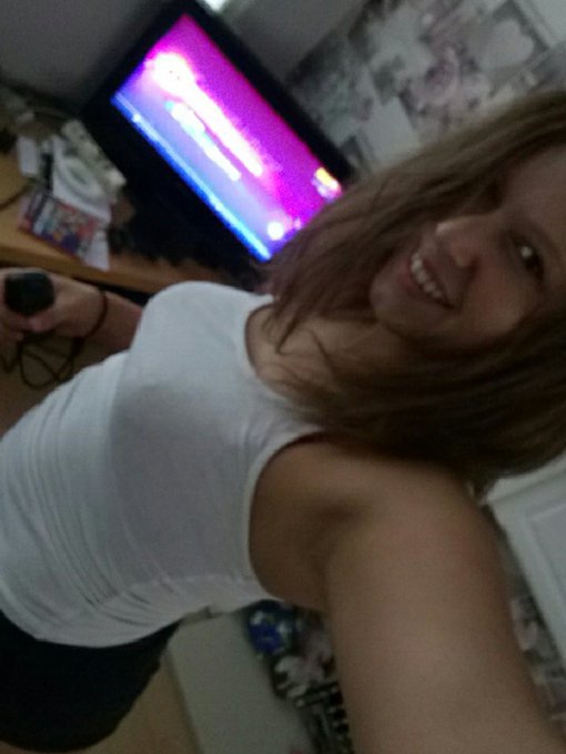 I'm literally the best in house today 😉 🙊 ❤️. #justdance https://t.co/lrvmgR9OSf<a href="/tag/justdance"class="tags"><span>#justdance</span></a>