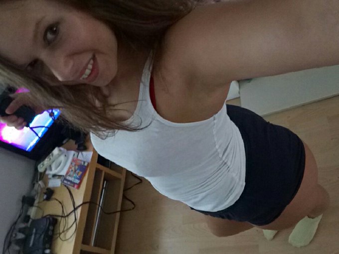 I'm literally the best in house today 😉 🙊 ❤️. #justdance https://t.co/lrvmgR9OSf<a href="/tag/justdance"class="tags"><span>#justdance</span></a>