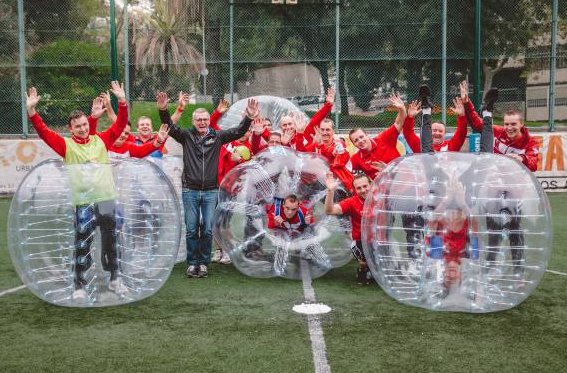 LesGensProd's tweet photo. Maintenant sur #LaUne: teambuilding à Barcelone avec #lesherosdugazon @RTBFtv https://t.co/BdOaRCs1VW