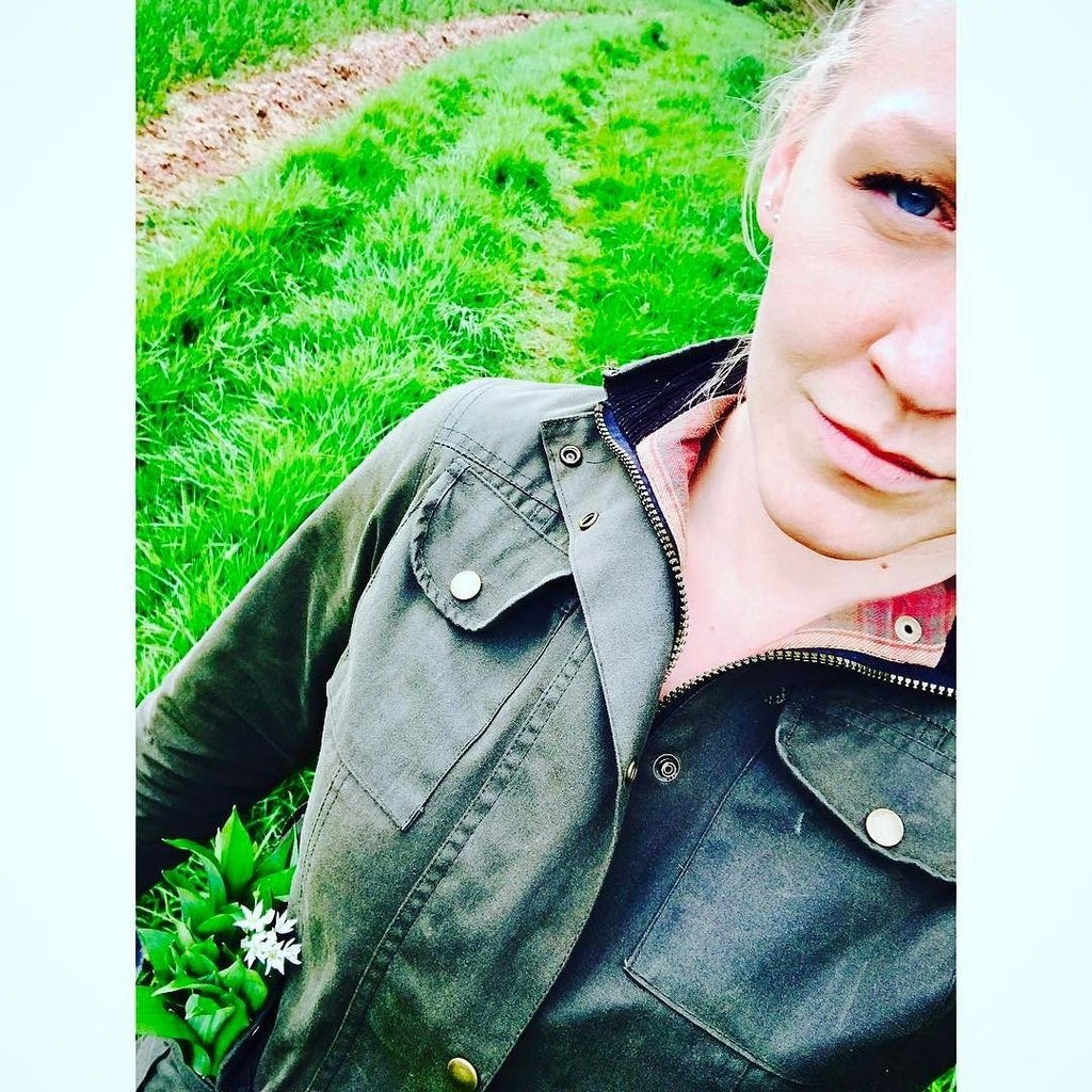 lisannatammsalu's tweet photo. It's been a good walk when you reach the pub with a pocket full of wild garlic!  @hancocks_meadow_farm #foreging #… https://t.co/j40iV5AxjG https://t.co/xXzVB8yMQk