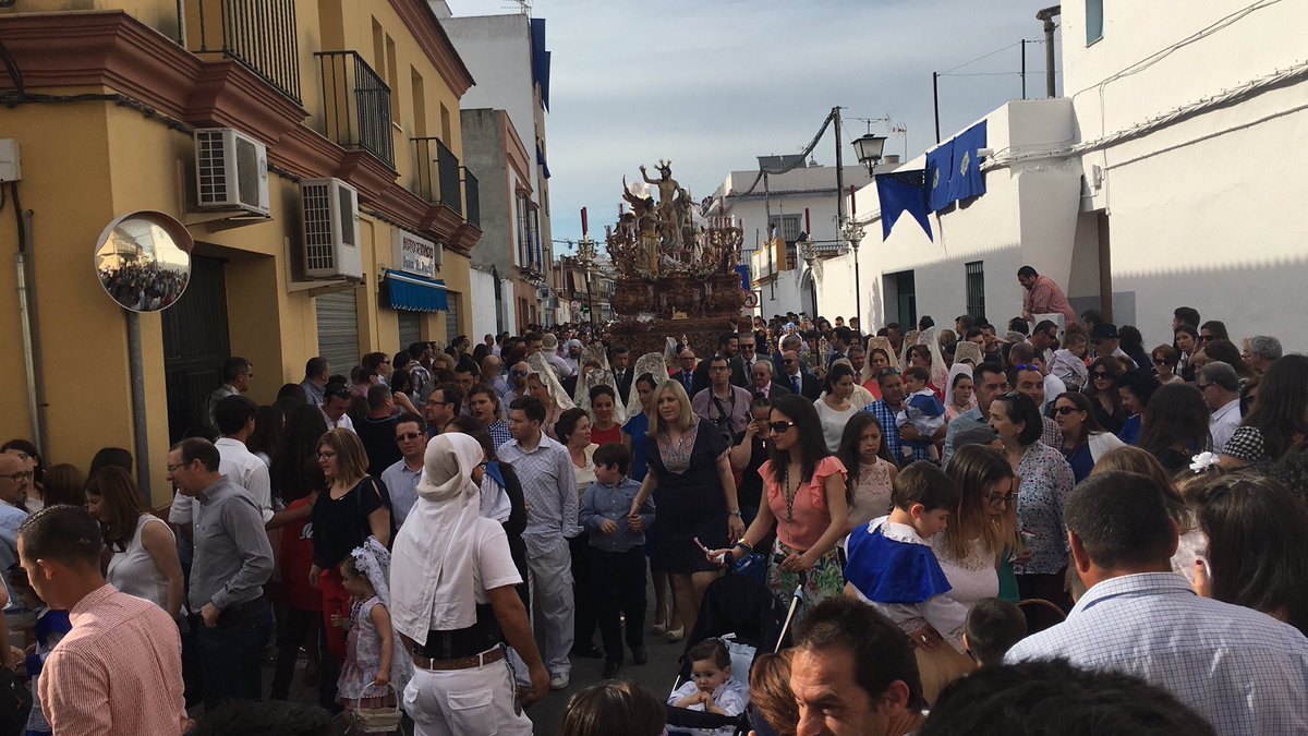 ariza_ruiz's tweet photo. #LaRinconada entera en las calles @ResucitadoGJ @BpresentacionAP https://t.co/cHeCF7r4Jq