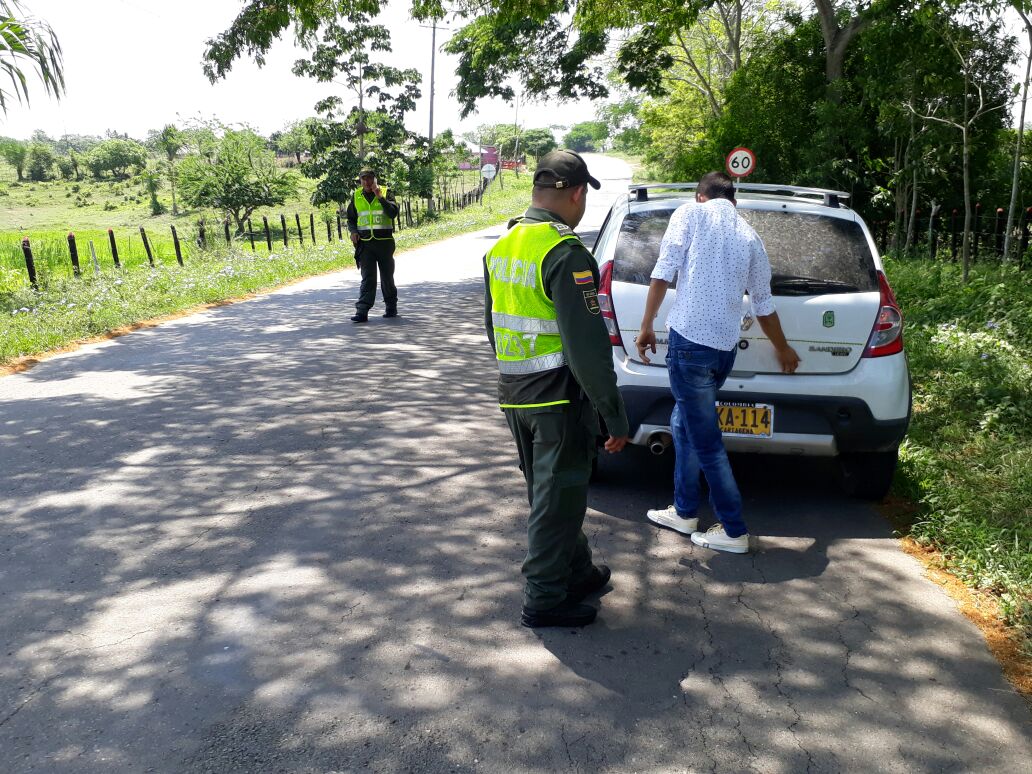 alcaldiachima's tweet photo. @PoliciaColombia @PoliciaDECOR
#Echima realiza puesto de control en vía principal para Garantizar un Feliz retorno a casa. https://t.co/c6AzI7pdBy