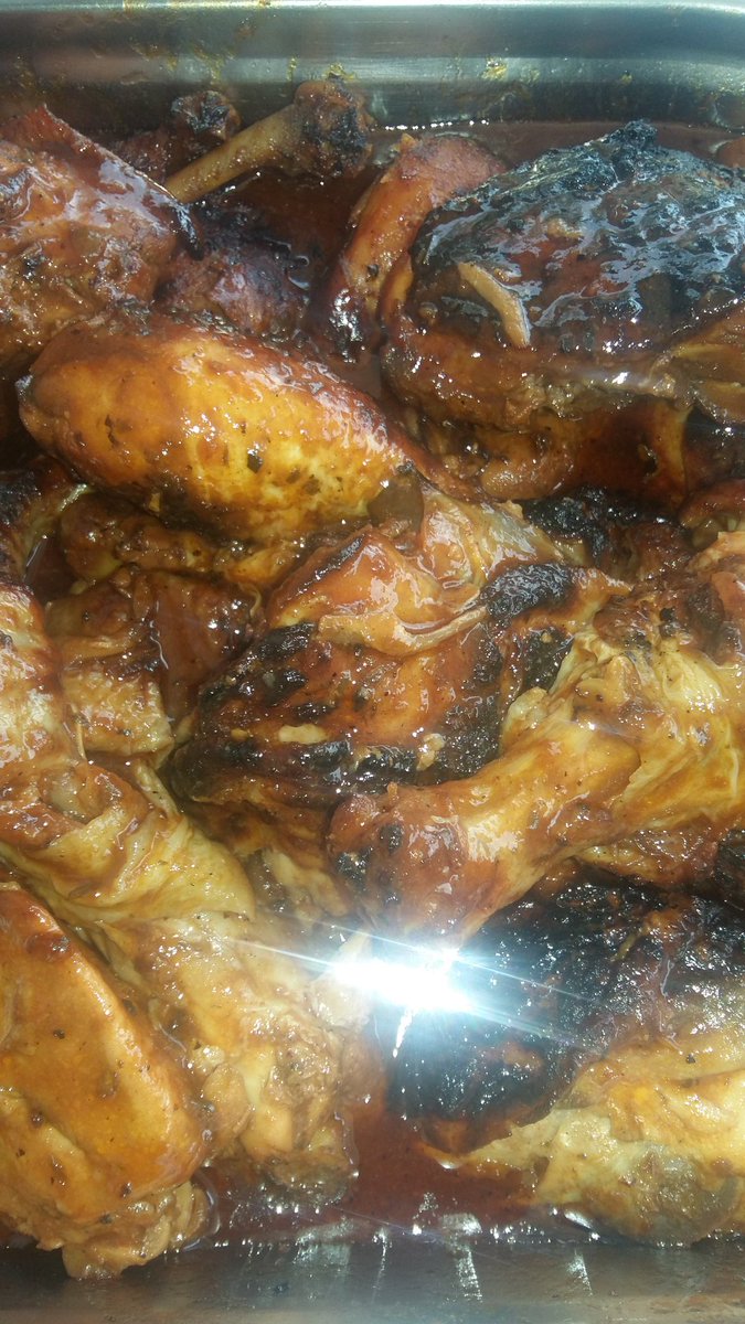 SuperTriniSoca's tweet photo. @JustandyLDN @SocaMafiaUk Have pie and BBQ chicken 😎🙌🙌 https://t.co/jy2XVJLg0R