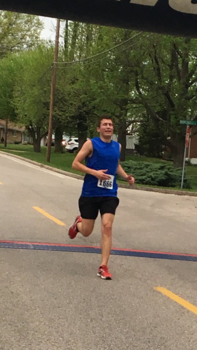 silangrehr's tweet photo. Crying tears of joy because Jesus rose again. #rezrun https://t.co/6cMj5HY0IG