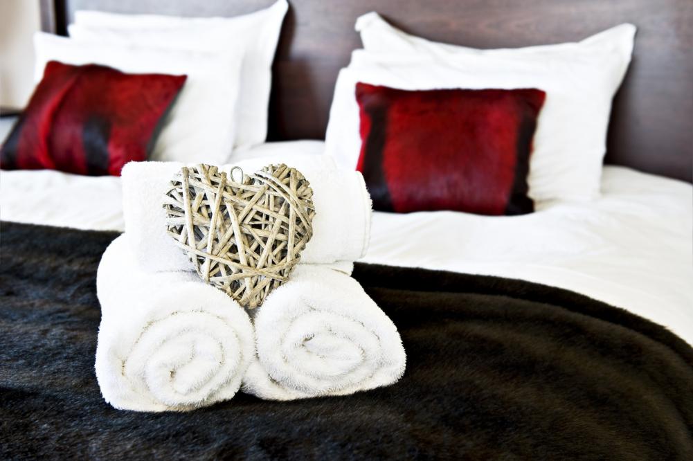 CBrandSolutions's tweet photo. Are the customer expectations of #hotel patrons getting harder to satisfy? #HotelMarketing https://t.co/LU7lT6Vn30 https://t.co/bVYacflMzz