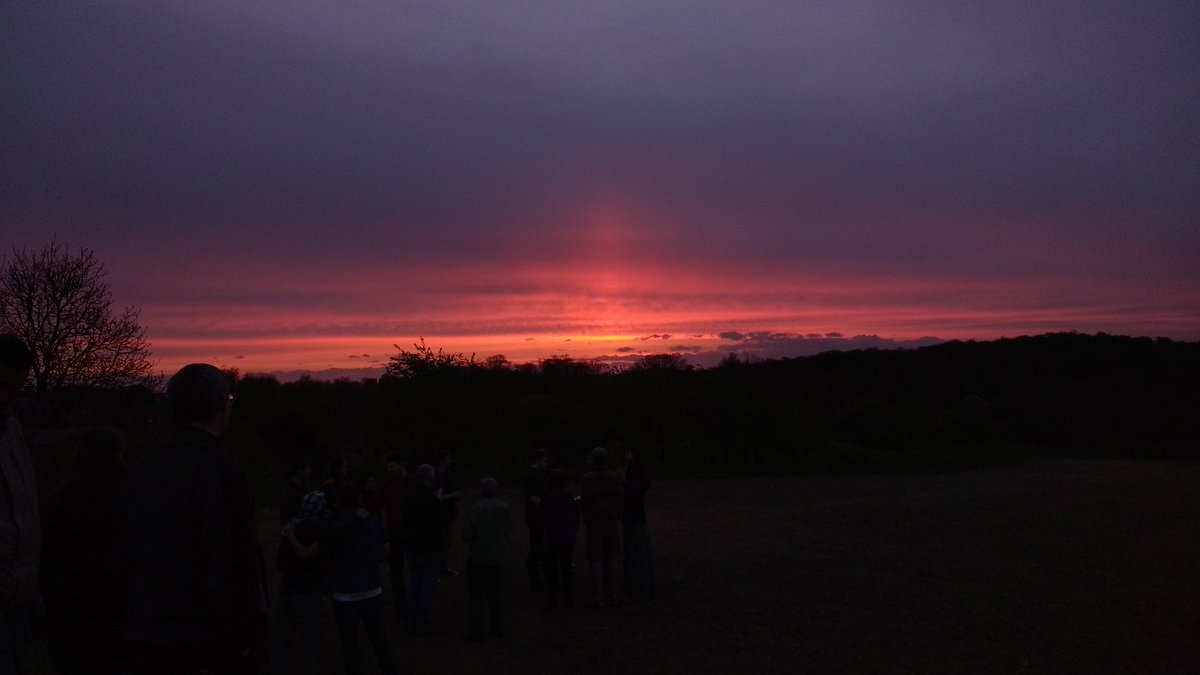 LondonLeg's tweet photo. Up to watch the rising sun on Easter Sunday morning after an all-night celebration. βοΈ #studentcross2017 #punintended #Alleluia https://t.co/oYWI5AYVMh