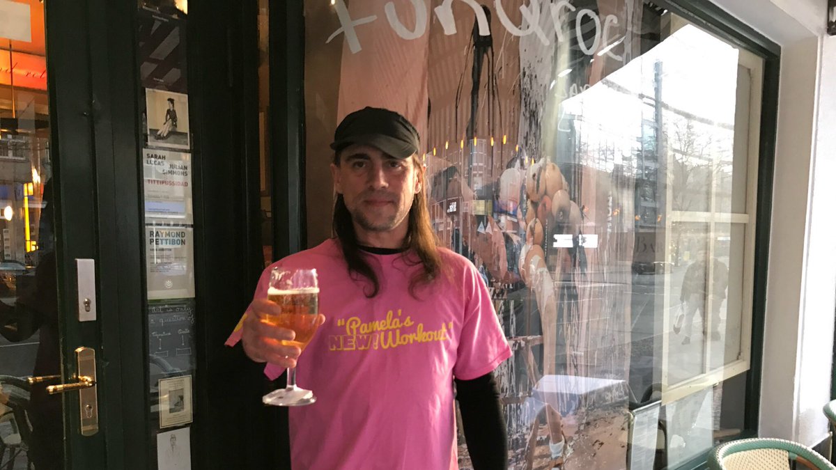 RussellHaswell's tweet photo. Cheers! #FunQroc #SarahLucas #CFA #Berlin + pre @Superbooth_Bln @busycircuits Pamela's NEW Workout t-shirt modelling!!! https://t.co/mhqVPQM2Fz