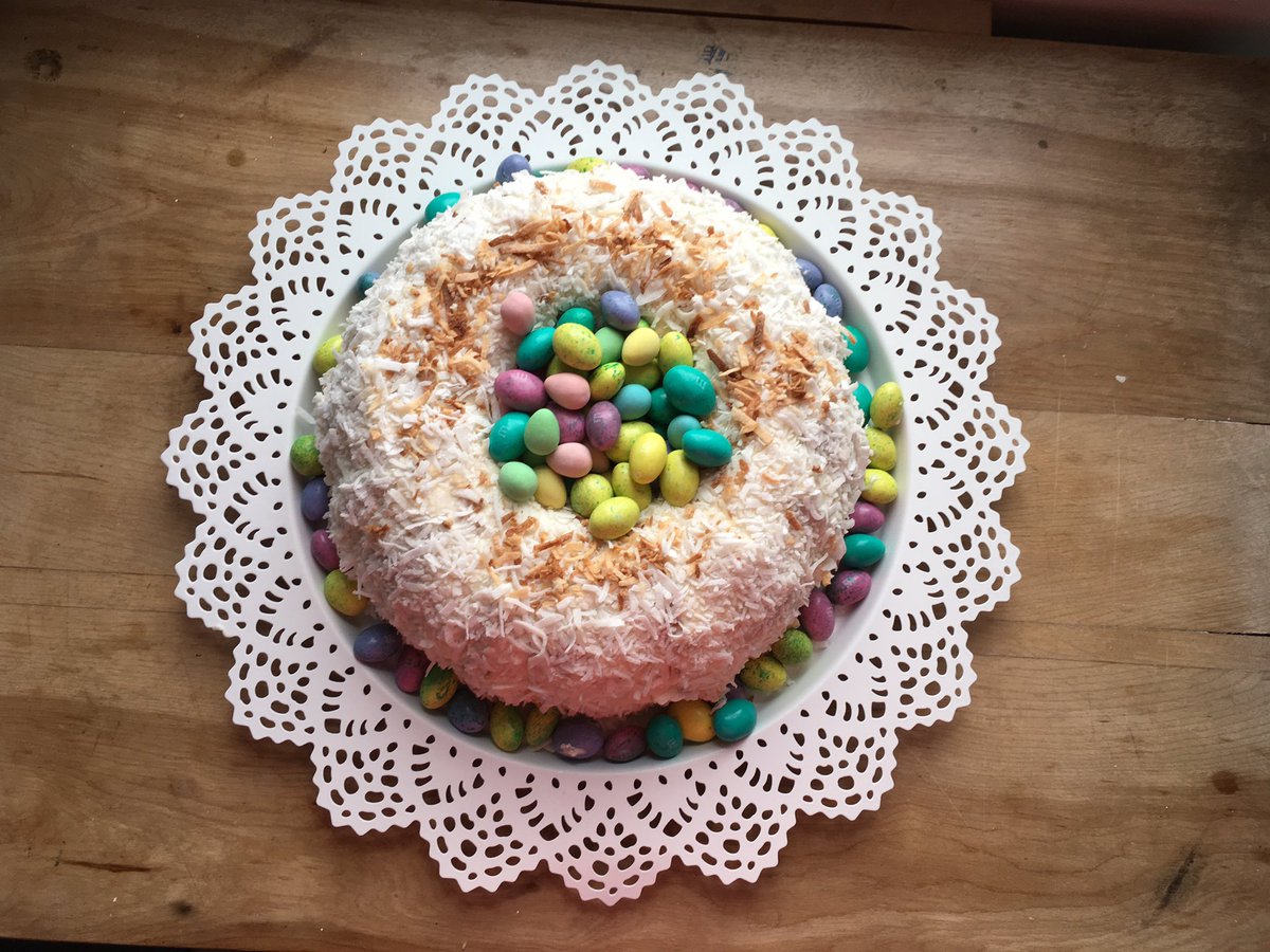 kelly2287's tweet photo. @SallysBakeBlog so excited to cut into this tonight! https://t.co/sI273guOqT