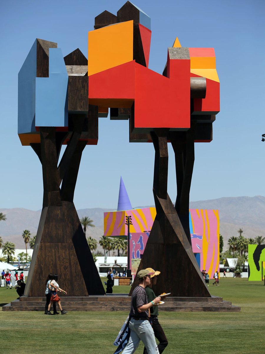 Ishalaiz's tweet photo. #Art #Installation "CROWN ETHER" at #Coachella2017 by an artist Olalekan Jeyifous https://t.co/EKYc7guEfD