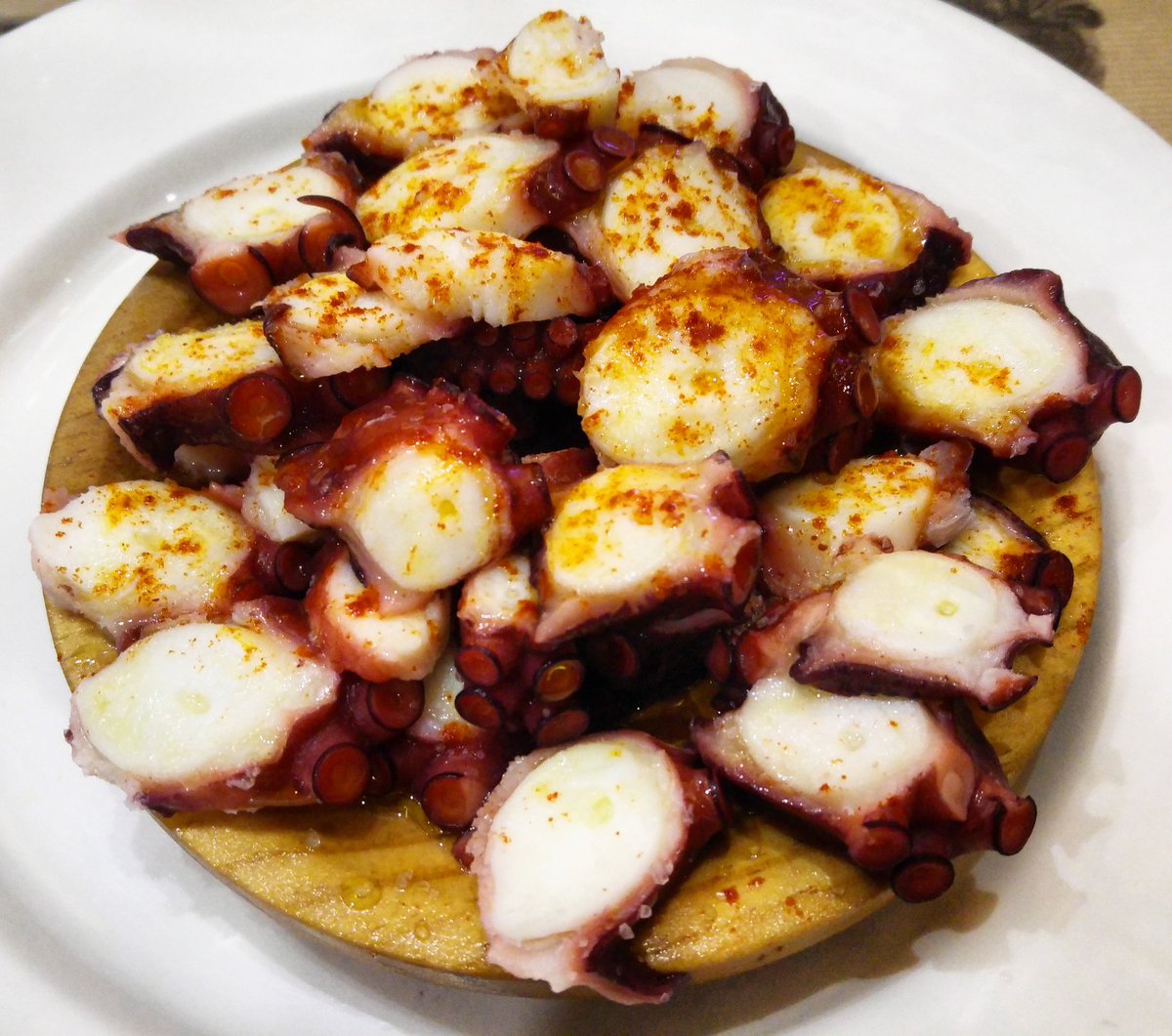 lmgastronomia's tweet photo. Pulpo á feira

Aurora do Carballiño

#EparacomerLugo https://t.co/5Zm9tyLkID