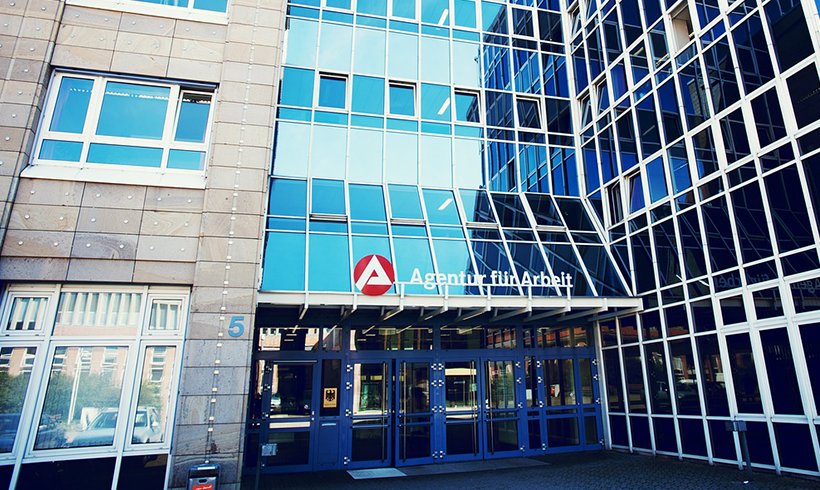 PerspektiveOn's tweet photo. Niedriger Mindestlohn führt zu Armut und Abhängigkeit #Arbeiter #Miete #Mindestlohn #Ökonomie #Politik #Wirtscha https://t.co/UTKrH10Zoq https://t.co/e8dKXK34D2