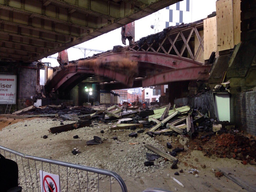 networkrailWCML's tweet photo. Demolition at Chapel Street bridge safely done in 1hr 15mins #ordsallchord #easterworks @BBCNWT @BBCRadioManc @GranadaReports @MENnewsdesk https://t.co/TwskPV9JYT