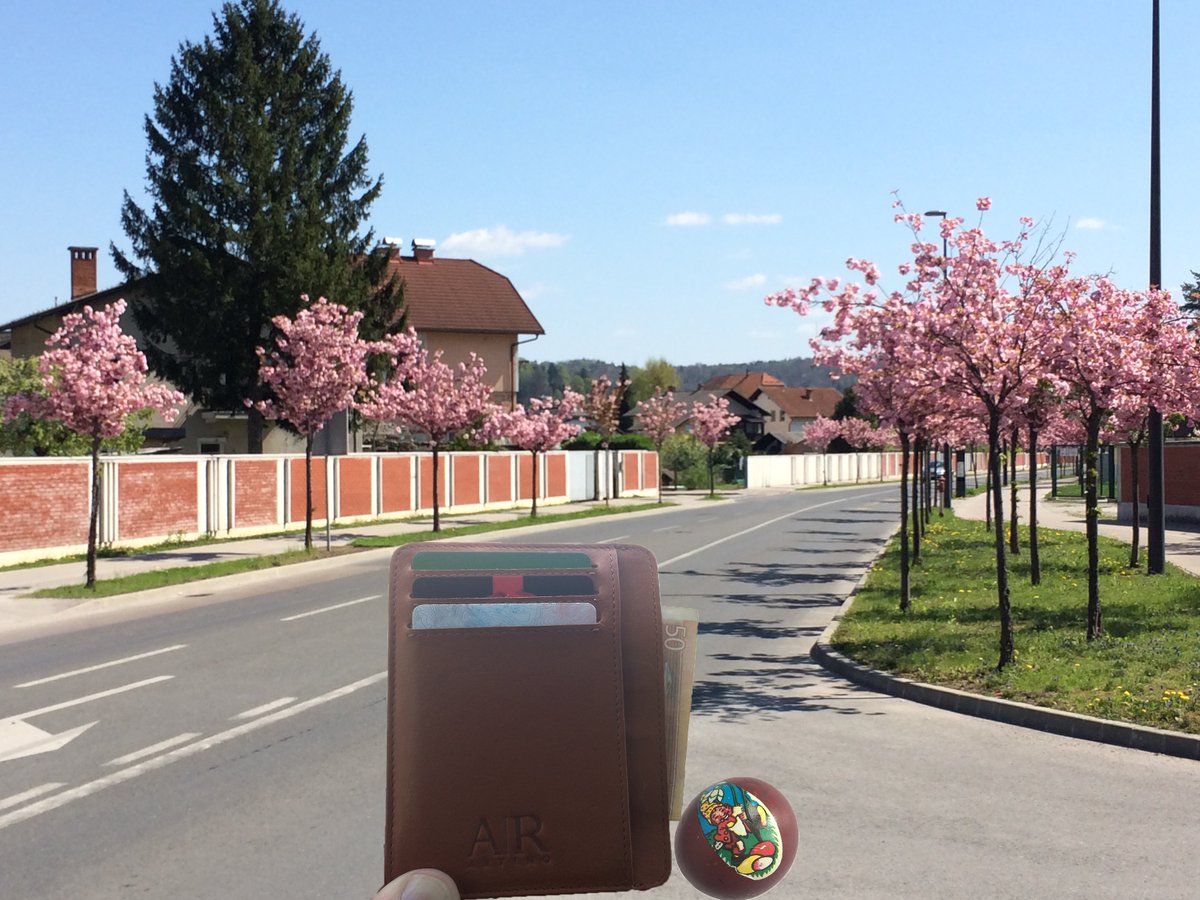 ArtinoCollect's tweet photo. Artino collection is wishing our fans a HAPPY EASTER and enjoy some time with your loved ones. https://t.co/DoFdEfB64w https://t.co/68c3Uc5lGm