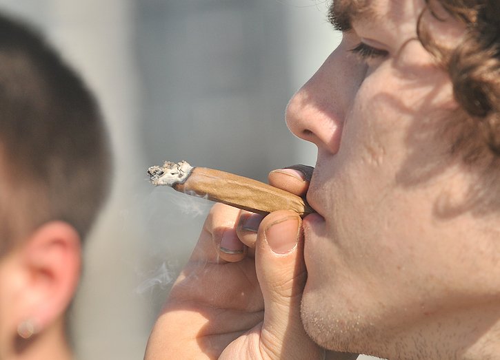 Canadian teens thoughts on pot unchanged after legalization news: Government officials announced Thursday that… dlvr.it/NvXjNJ