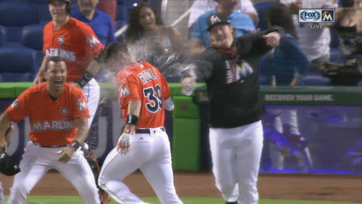 Marlins move into 1st place tie thanks to walk-off home run by rookie JT Riddle against Mets bit.ly/2pneDCg https://t.co/NJLkNlq0Cq