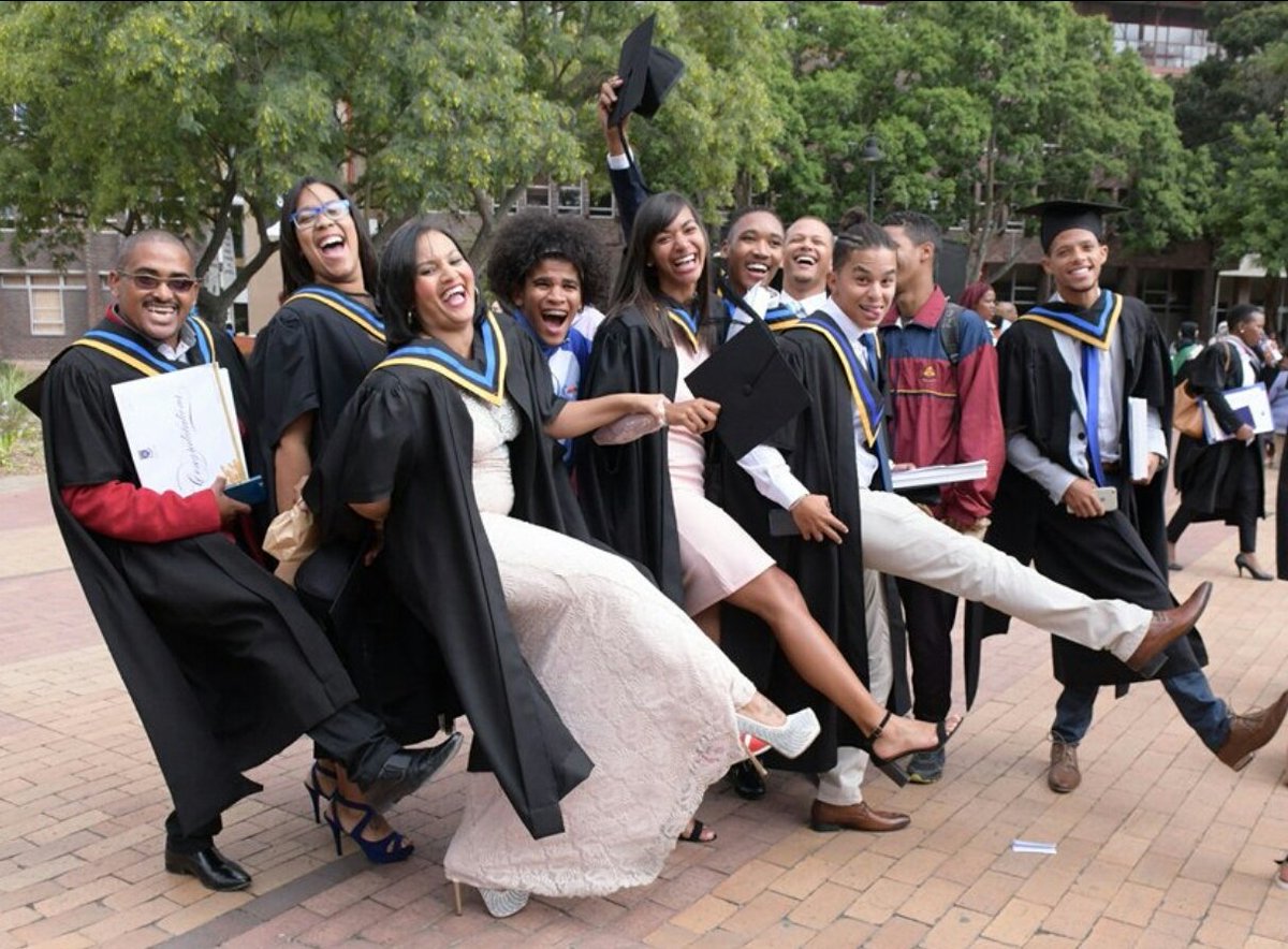 UWConline's tweet photo. Pictures of the last April #uwcgrad ceremony on Thursday @GoldenKeyAfrica @Golden_Key    
https://t.co/qgE5l04QhH https://t.co/eB1rWUHGgo