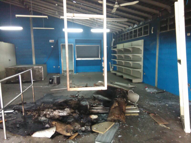 ConElMazoDando's tweet photo. 30 personas detenidas por actos vandálicos en Los Teques https://t.co/f1KlrzX2dJ https://t.co/Yt79zYFUjE